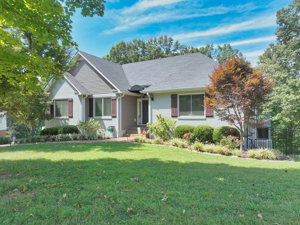 307 Dorris Ct, Hendersonville, TN 37075