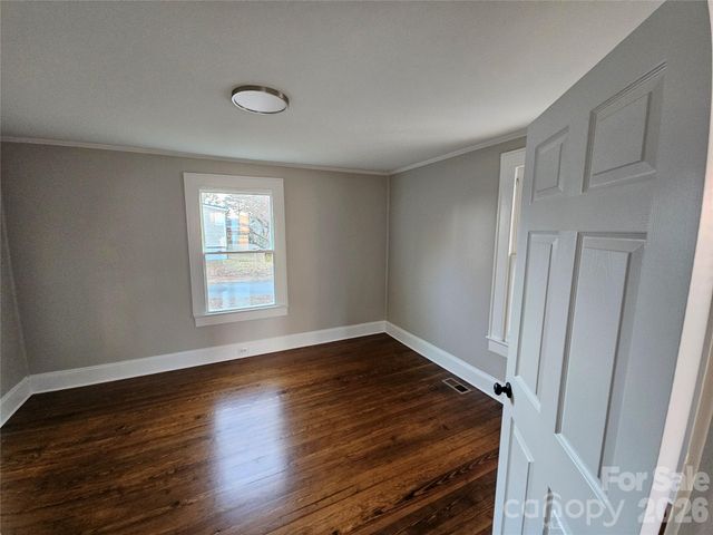 515 26th Street SW, Hickory, NC 28602