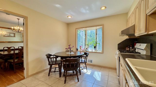 9 Highpoint Drive, Edison, NJ 08820