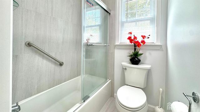 9 Highpoint Drive, Edison, NJ 08820
