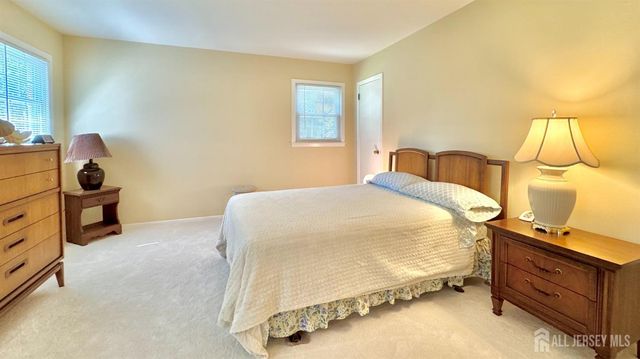 9 Highpoint Drive, Edison, NJ 08820