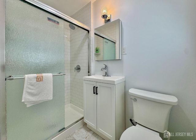 9 Highpoint Drive, Edison, NJ 08820