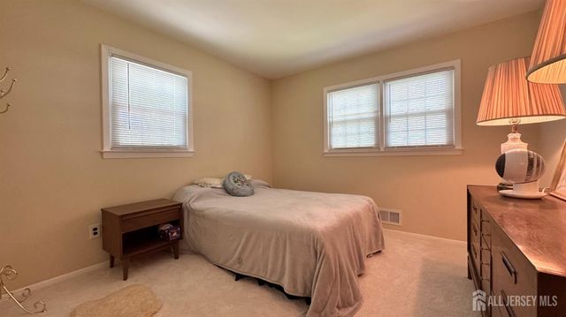 9 Highpoint Drive, Edison, NJ 08820