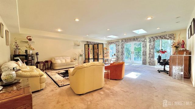 9 Highpoint Drive, Edison, NJ 08820