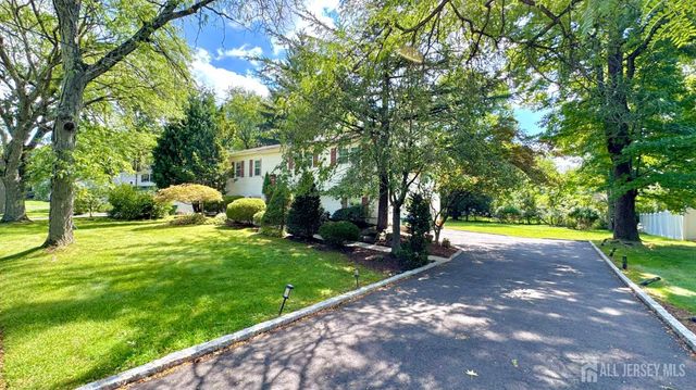 9 Highpoint Drive, Edison, NJ 08820