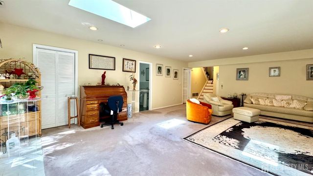 9 Highpoint Drive, Edison, NJ 08820