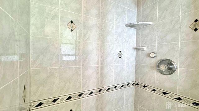 9 Highpoint Drive, Edison, NJ 08820