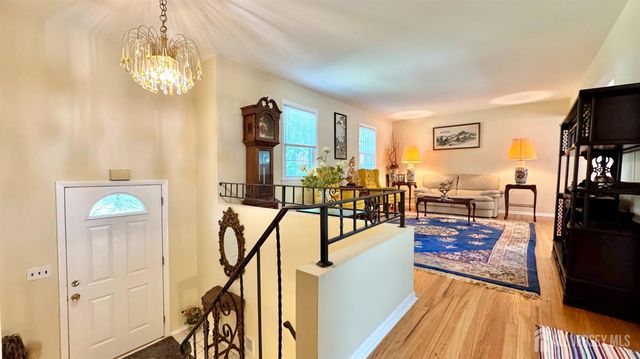 9 Highpoint Drive, Edison, NJ 08820