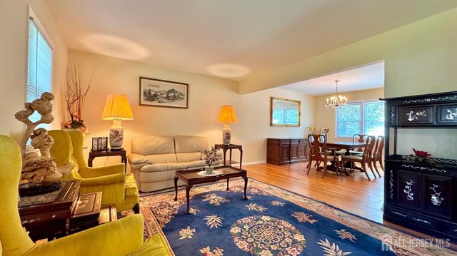 9 Highpoint Drive, Edison, NJ 08820