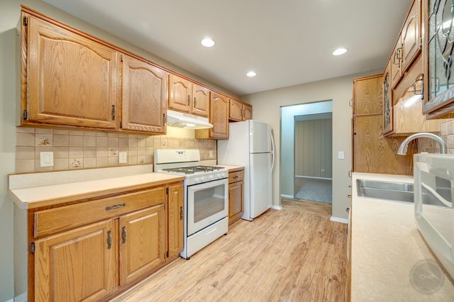 46 Ingleshire Road, Montgomery, IL 60538