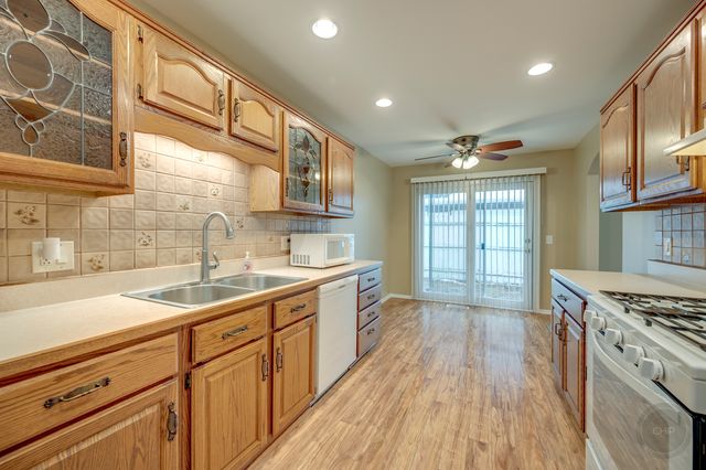 46 Ingleshire Road, Montgomery, IL 60538