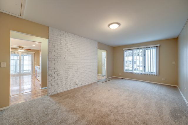 46 Ingleshire Road, Montgomery, IL 60538