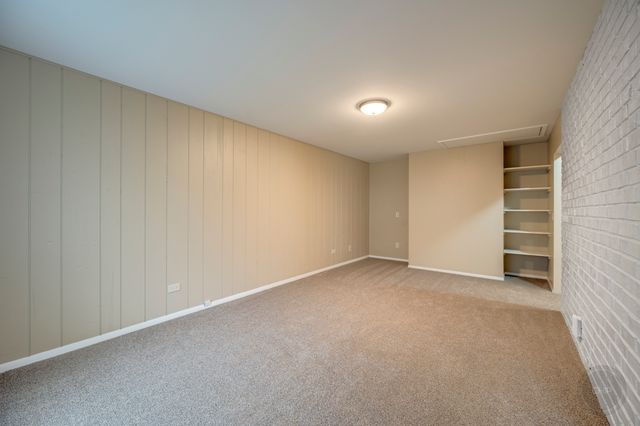 46 Ingleshire Road, Montgomery, IL 60538