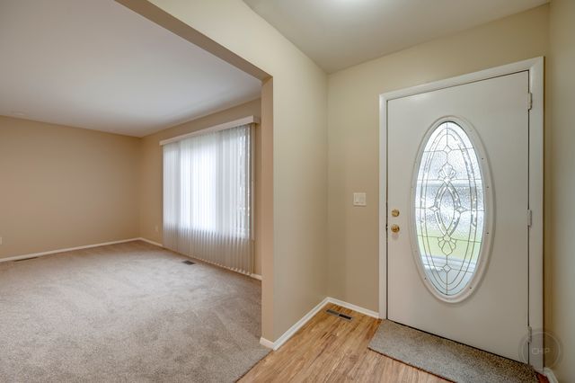 46 Ingleshire Road, Montgomery, IL 60538