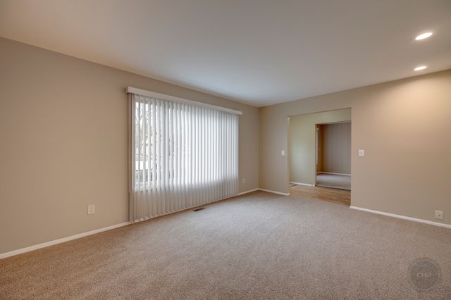 46 Ingleshire Road, Montgomery, IL 60538