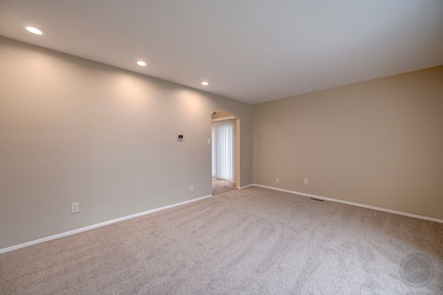 46 Ingleshire Road, Montgomery, IL 60538