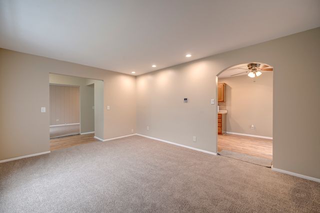 46 Ingleshire Road, Montgomery, IL 60538