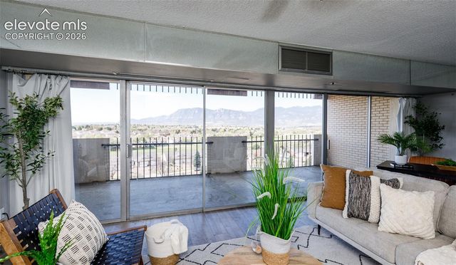 411 Lakewood Circle B913, Colorado Springs, CO 80910