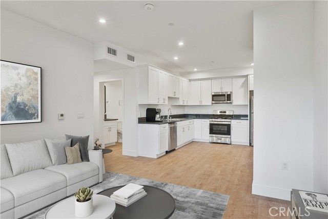 8750 Sepulveda Boulevard 411, North Hills (los Angeles), CA 91343
