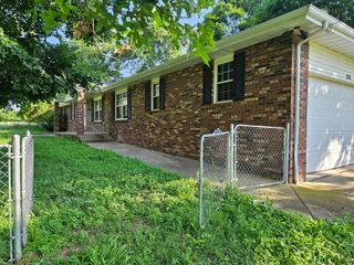 252 East Saddle Lane, Springfield, MO 65803