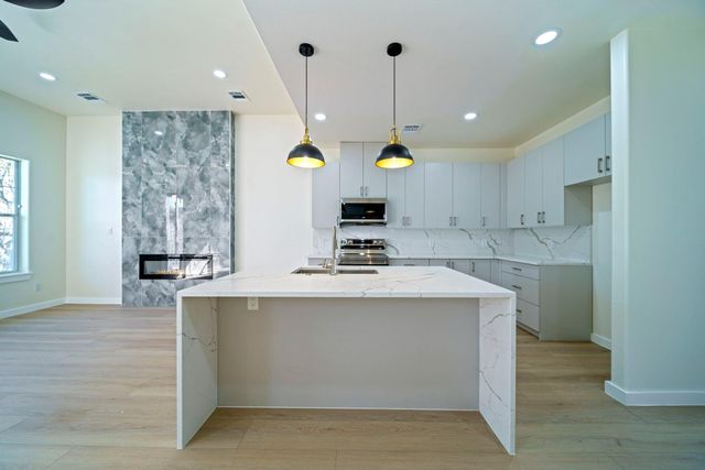 2202 31st Street, Galveston, TX 77550