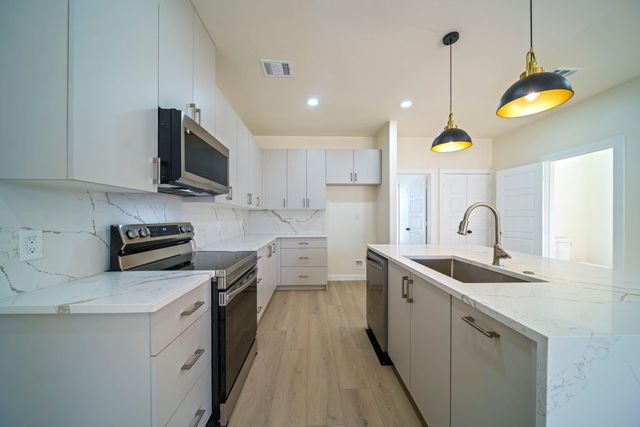 2202 31st Street, Galveston, TX 77550