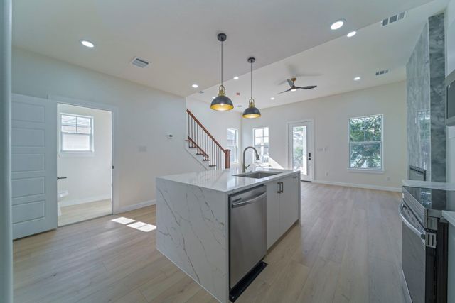 2202 31st Street, Galveston, TX 77550