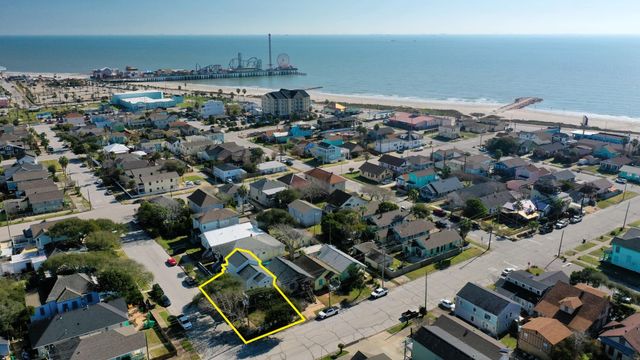 2202 31st Street, Galveston, TX 77550