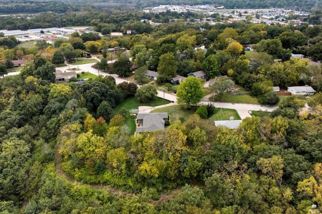 2415 Lookout Drive, Manhattan, KS 66502