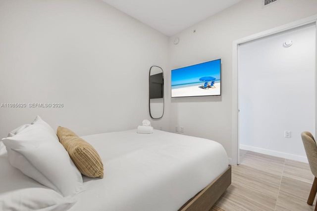 580 72nd St 613, Miami Beach, FL 33141