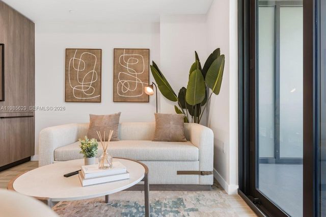 580 72nd St 613, Miami Beach, FL 33141