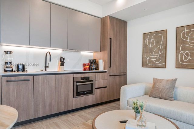 580 72nd St 613, Miami Beach, FL 33141