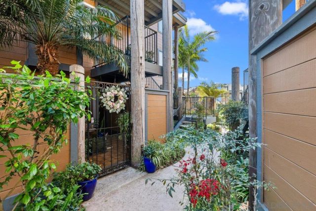 4011 Layang Layang Cir F, Carlsbad, CA 92008