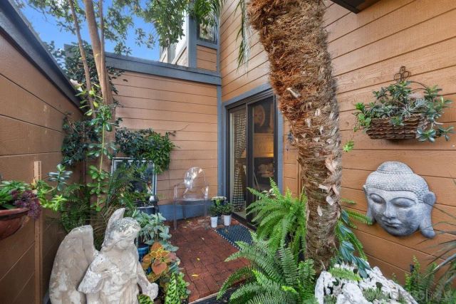 4011 Layang Layang Cir F, Carlsbad, CA 92008