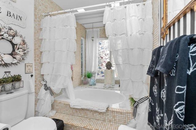 4011 Layang Layang Cir F, Carlsbad, CA 92008