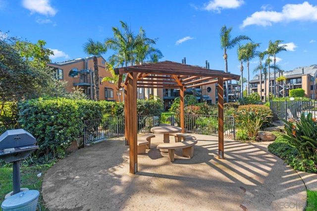 4011 Layang Layang Cir F, Carlsbad, CA 92008