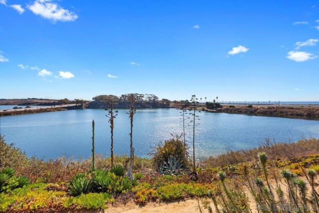 4011 Layang Layang Cir F, Carlsbad, CA 92008