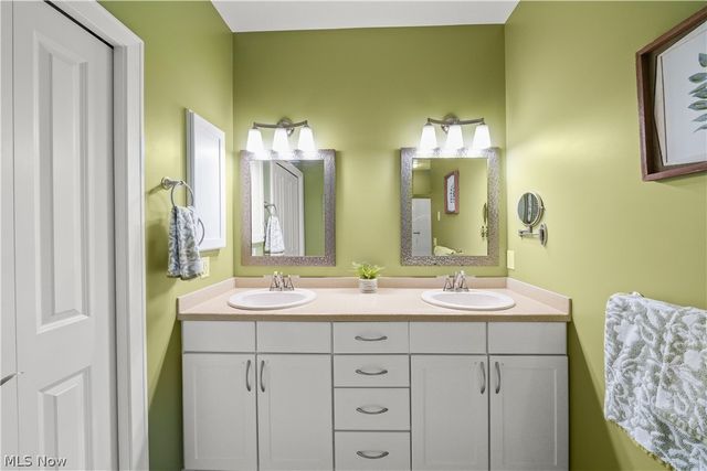 953 Outrigger Cove, Painesville, OH 44077