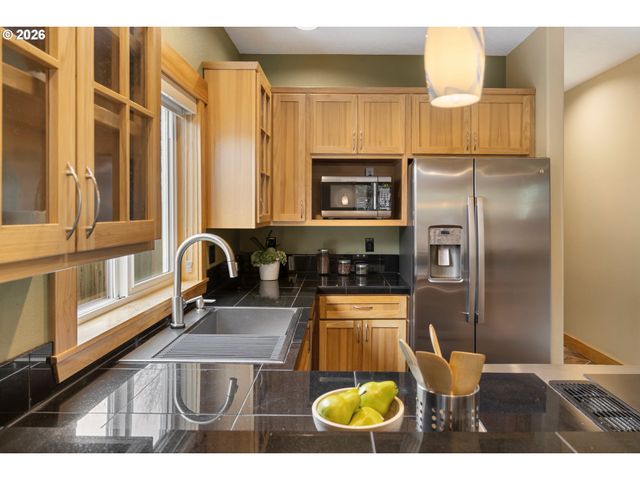 1002 Se UMATILLA St, Portland, OR 97202