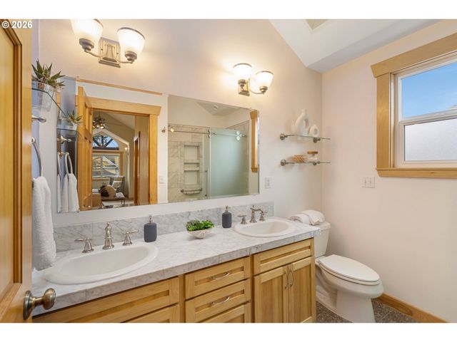 1002 Se UMATILLA St, Portland, OR 97202