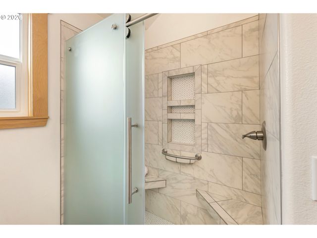 1002 Se UMATILLA St, Portland, OR 97202