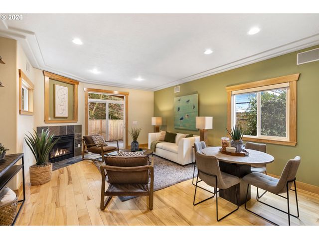 1002 Se UMATILLA St, Portland, OR 97202