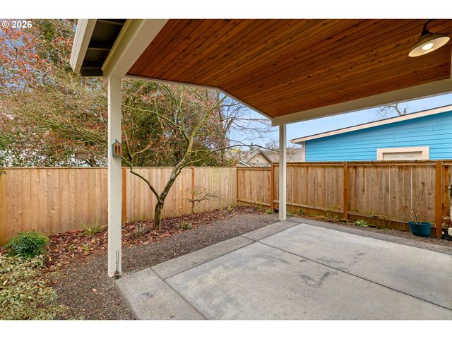 1002 Se UMATILLA St, Portland, OR 97202