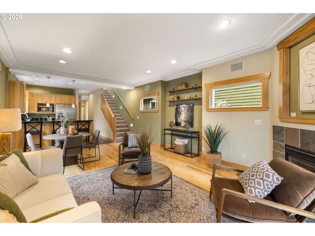 1002 Se UMATILLA St, Portland, OR 97202