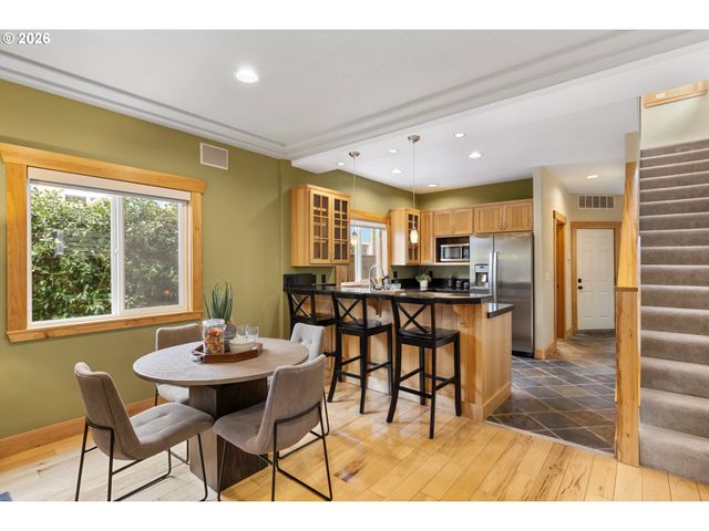 1002 Se UMATILLA St, Portland, OR 97202