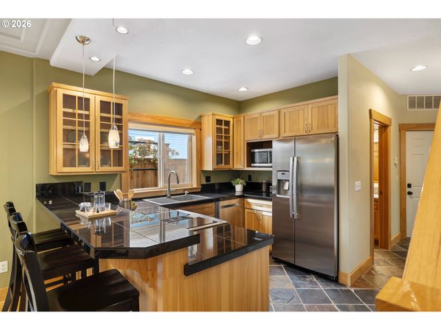 1002 Se UMATILLA St, Portland, OR 97202