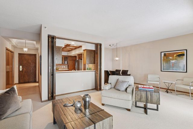 1235 Yale Place 908, Minneapolis, MN 55403