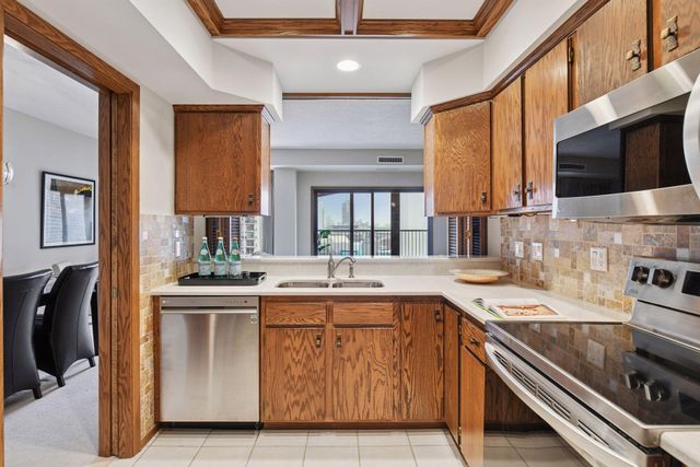 1235 Yale Place 908, Minneapolis, MN 55403