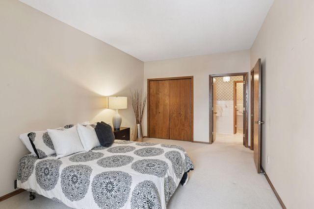 1235 Yale Place 908, Minneapolis, MN 55403