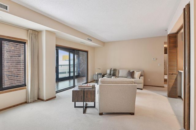 1235 Yale Place 908, Minneapolis, MN 55403